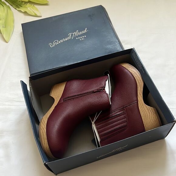 𝅺⭐️UNIVERSAL Thread Burgundy Red Memory Foam Judith Clog Boots Size 5⭐️ - Picture 2 of 7